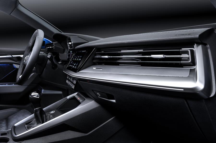 Интерьер Audi A3 Sportback 35 TFSI 2020 года  (WW) (фото 24 из 57)